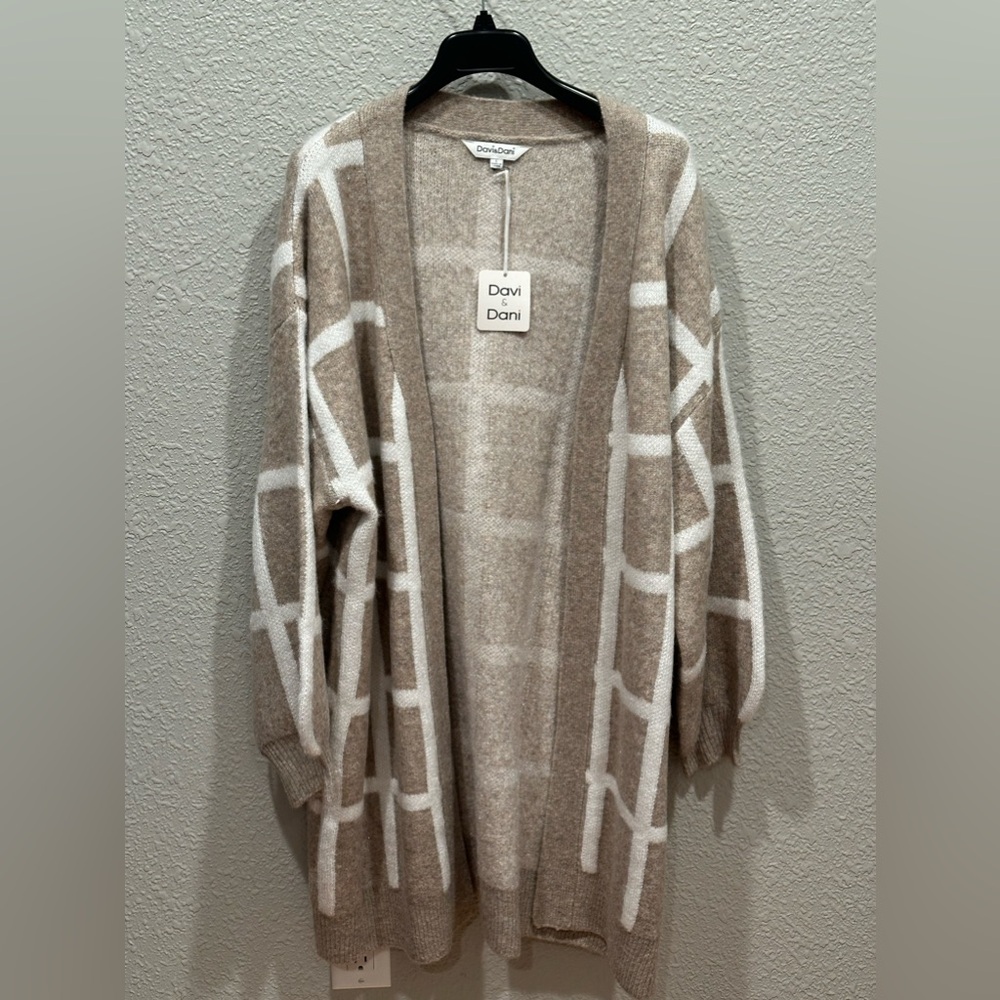 Large cardigan w oversized sleeves